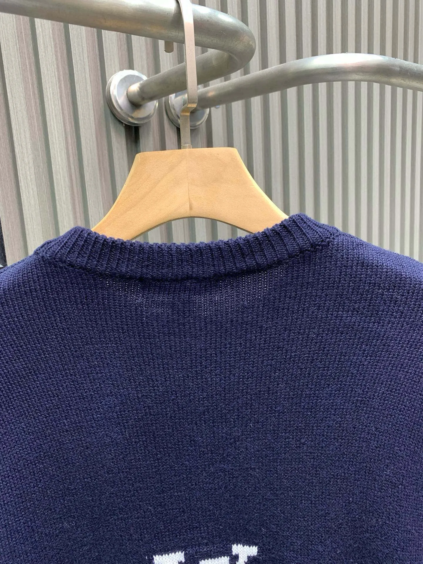 🅿️310 🀄️ Louis Vuitton Louis Vuitton 1*v Zhu Yilong same style sweatshirt 🔥 Pure classic It is your best home in autumn and winter. The standard design is more comfortable and skin-friendly than a hug. Compared with all sweatshirts, it can withstand scrutiny. Casual and atmospheric. Made of long-staple cotton imported from Egypt. The skin-friendly cotton texture makes the eyes feel more comfortable. No pilling or deformation. Simple and elegant solid color system It looks slimming and not exaggerated. It is simple and individual. The extraordinary design makes your sweatshirt far away from ordinary and mediocre.